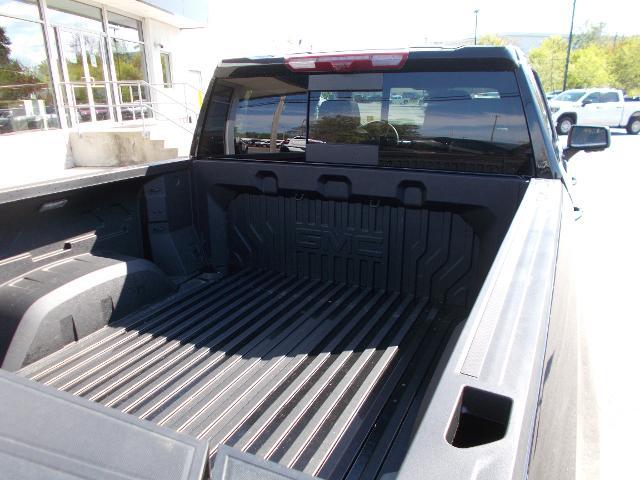 2025 GMC Sierra 1500 Vehicle Photo in LOWELL, MA 01852-4336