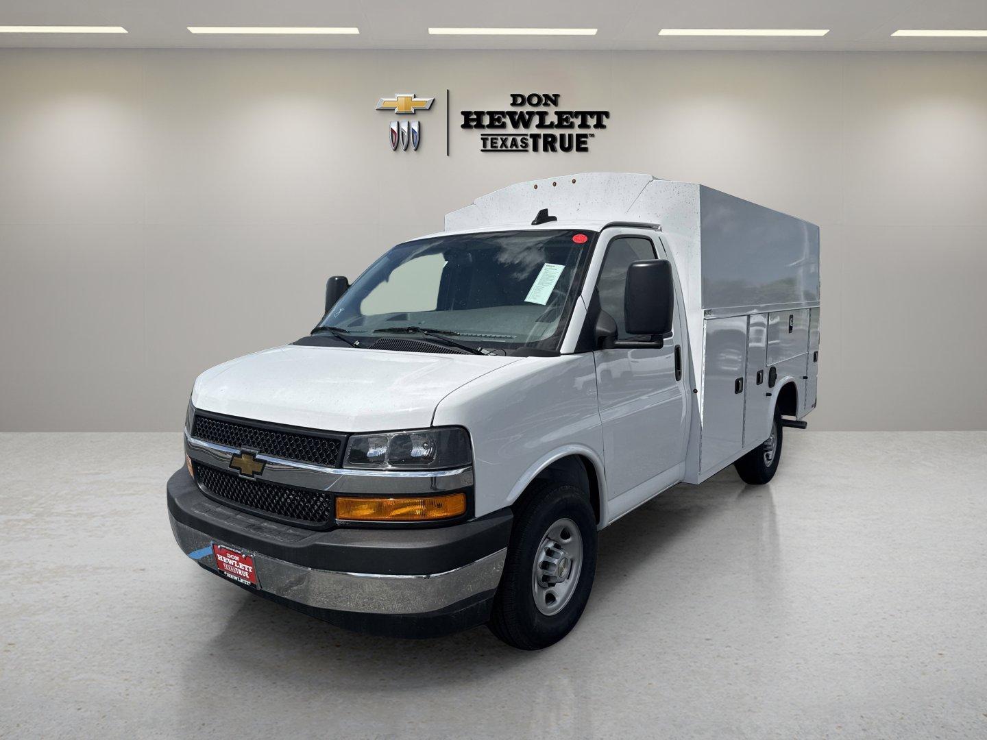 2025 Chevrolet Express Cutaway 3500 Vehicle Photo in GEORGETOWN, TX 78626-7508