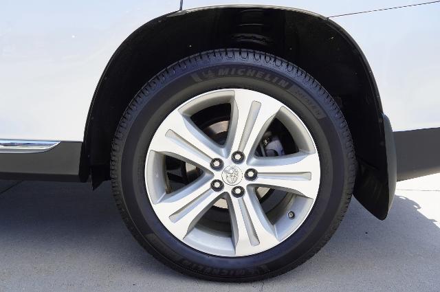2013 Toyota Highlander Vehicle Photo in Riverdale, UT 84405