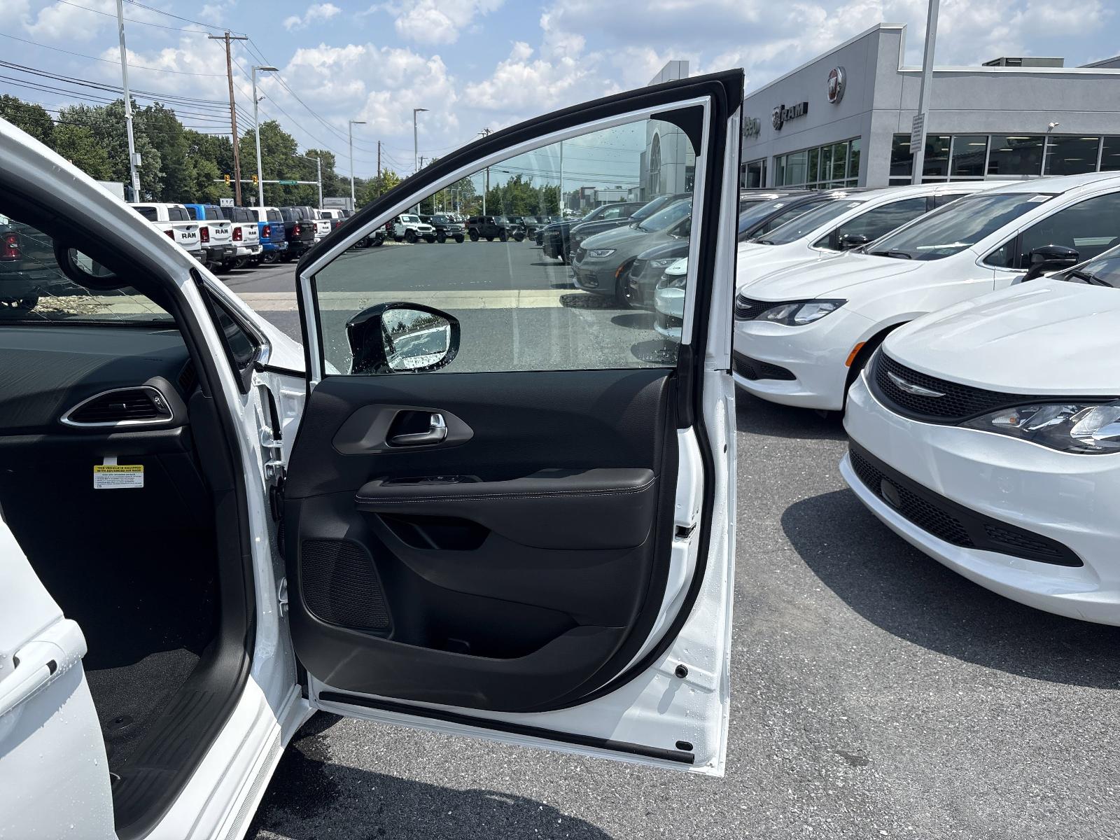 2025 Chrysler Voyager Vehicle Photo in Mechanicsburg, PA 17050-1707
