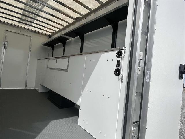 2025 Chevrolet Express Cutaway 3500 Vehicle Photo in ALCOA, TN 37701-3235