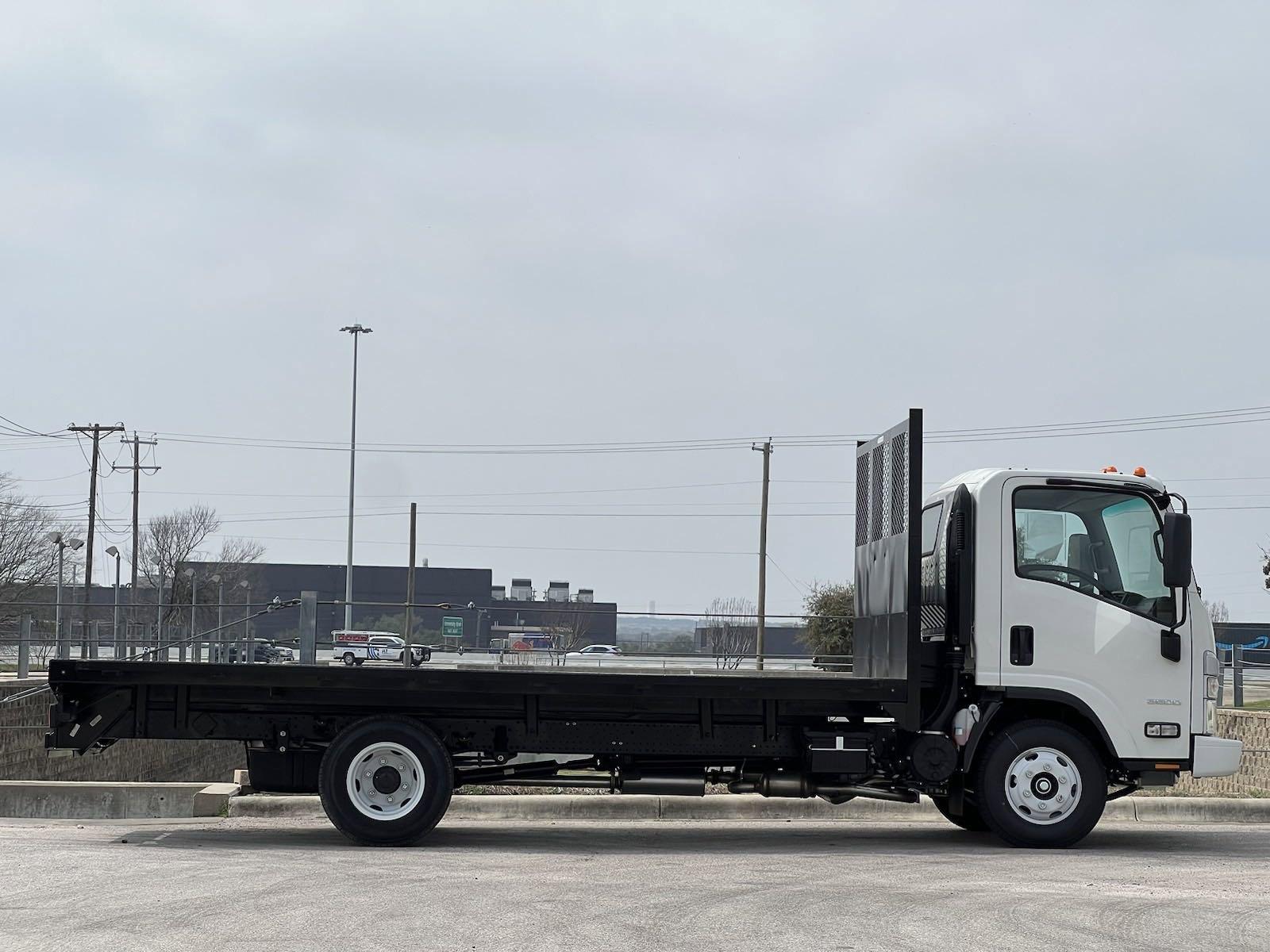 2024 Chevrolet Low Cab Forward 3500 Vehicle Photo in GEORGETOWN, TX 78626-7508