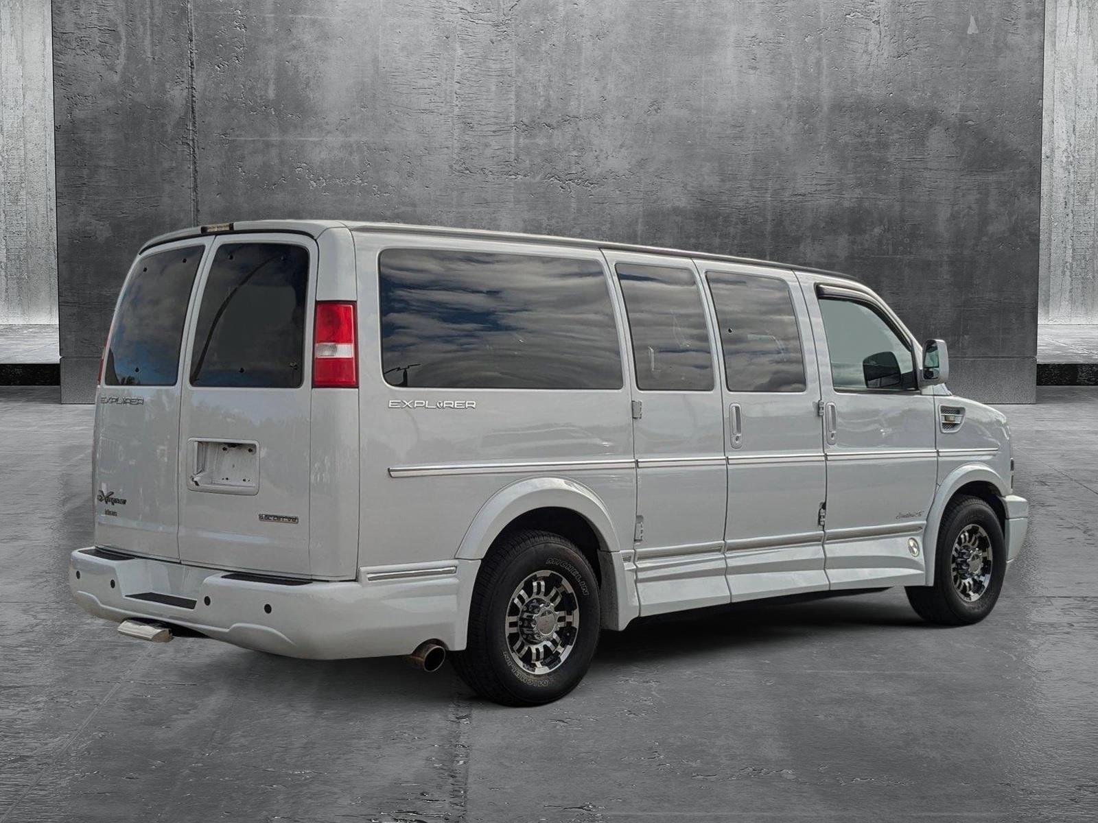 2021 Chevrolet Express Passenger Vehicle Photo in St. Petersburg, FL 33713