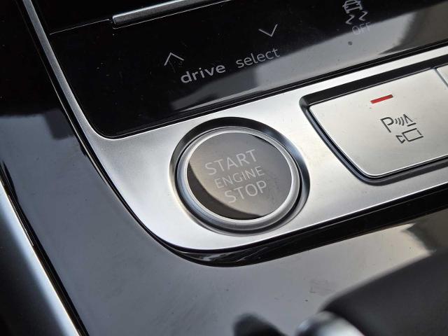 2025 Audi Q7 Vehicle Photo in SUGAR LAND, TX 77478