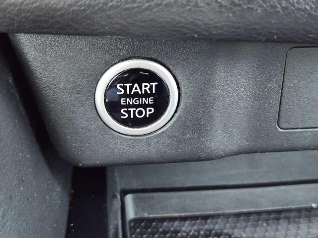 2022 Nissan Rogue Vehicle Photo in DENTON, TX 76210-9321