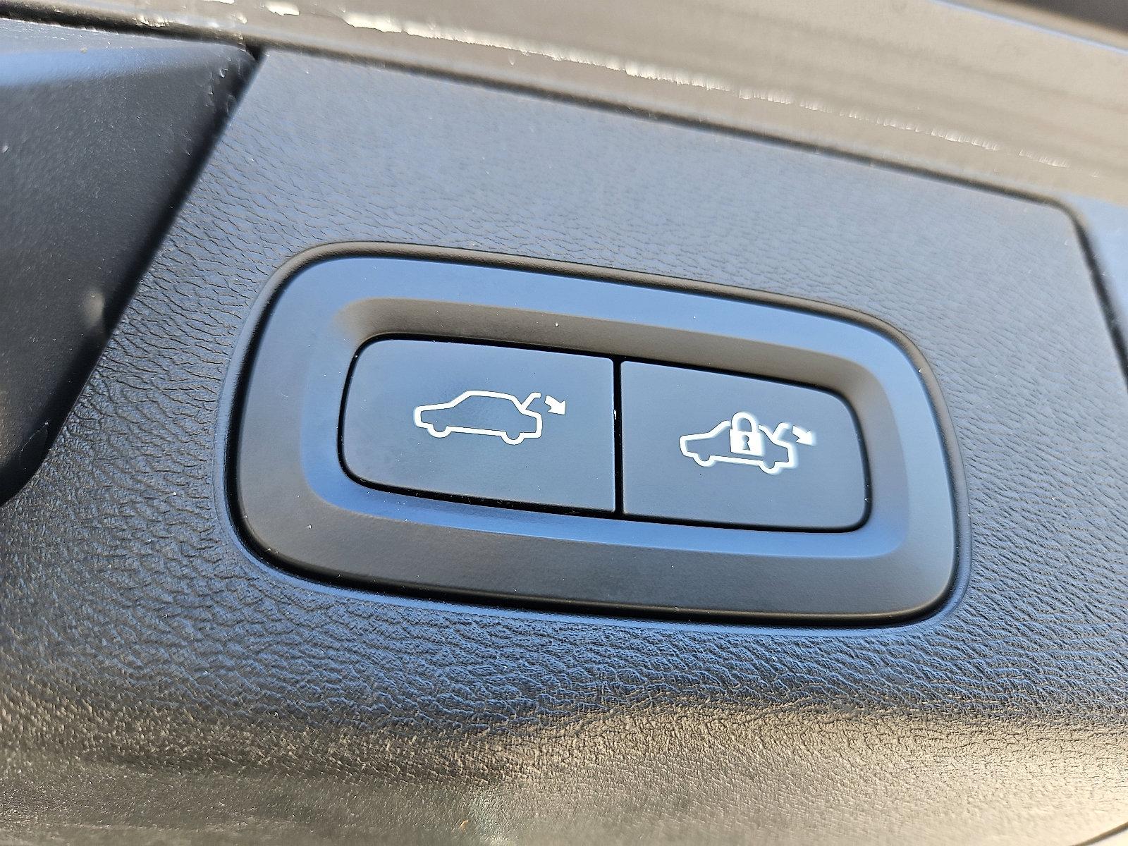 2018 Volvo XC60 Vehicle Photo in Trevose, PA 19053
