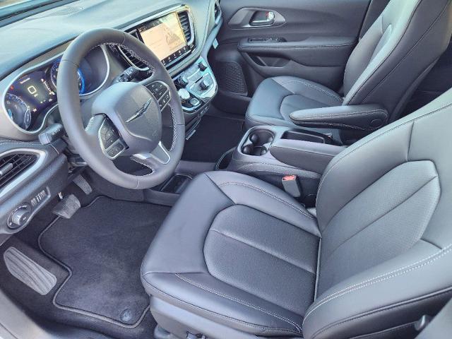 2025 Chrysler Pacifica Vehicle Photo in Ennis, TX 75119-5114