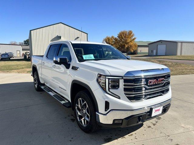 Used 2022 GMC Sierra 1500 SLT with VIN 1GTUUDED6NZ625238 for sale in Beresford, SD