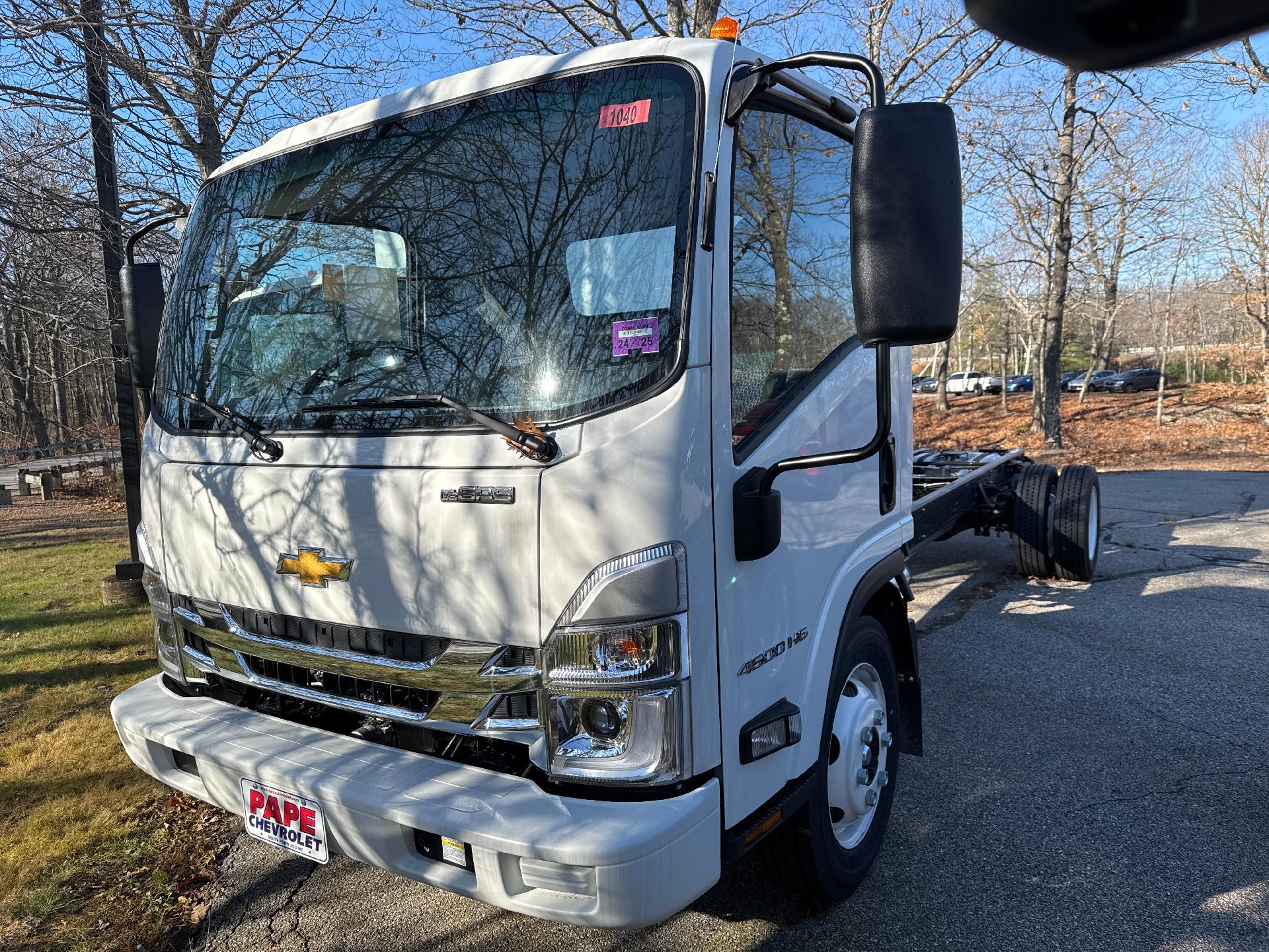 2025 Chevrolet Low Cab Forward 4500 Vehicle Photo in SOUTH PORTLAND, ME 04106-1997