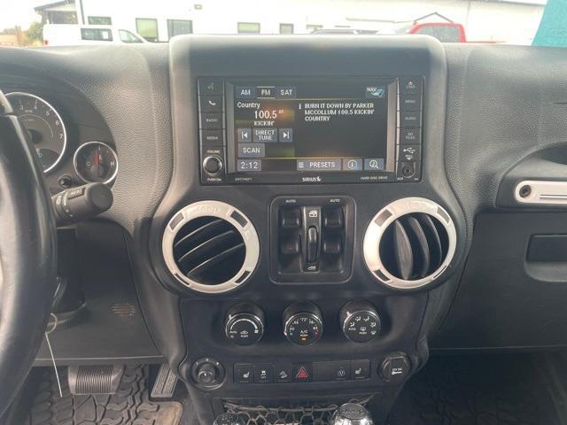 2015 Jeep Wrangler Unlimited Sahara photo 15