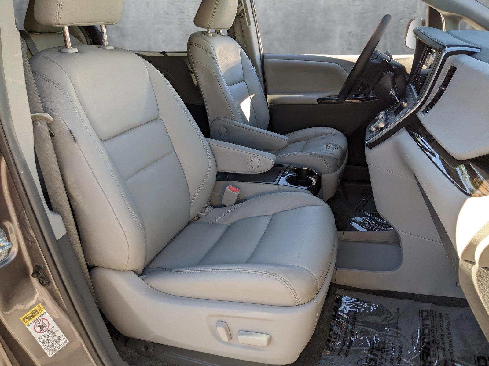 2016 Toyota Sienna Vehicle Photo in TIMONIUM, MD 21093-2300