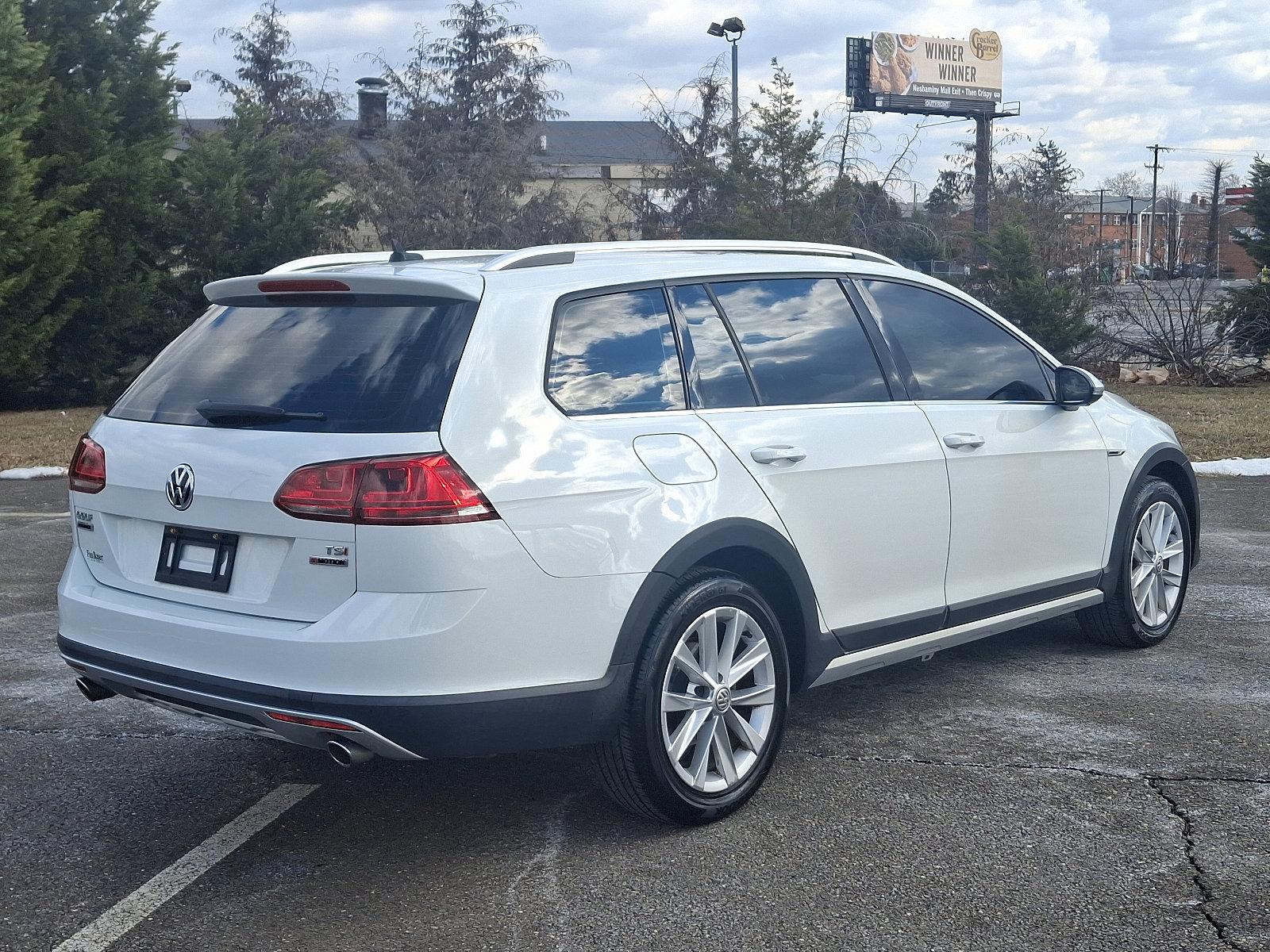 2017 Volkswagen Golf Alltrack Vehicle Photo in Trevose, PA 19053