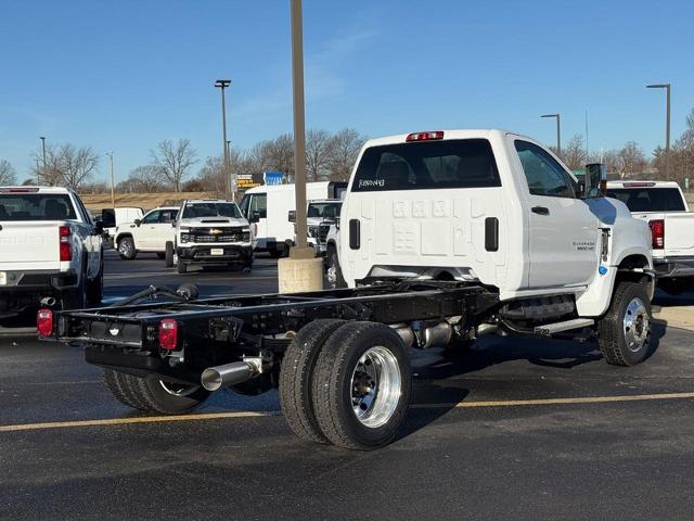 2024 Chevrolet Silverado 5500 HD Vehicle Photo in COLUMBIA, MO 65203-3903