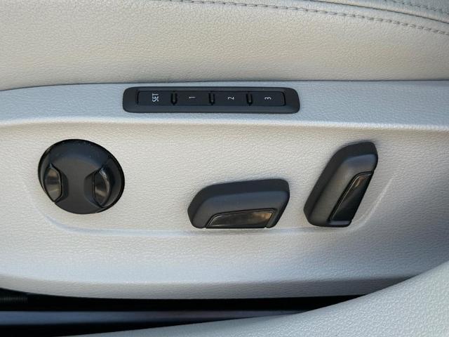 2016 Volkswagen Passat Vehicle Photo in COLUMBIA, MO 65203-3903