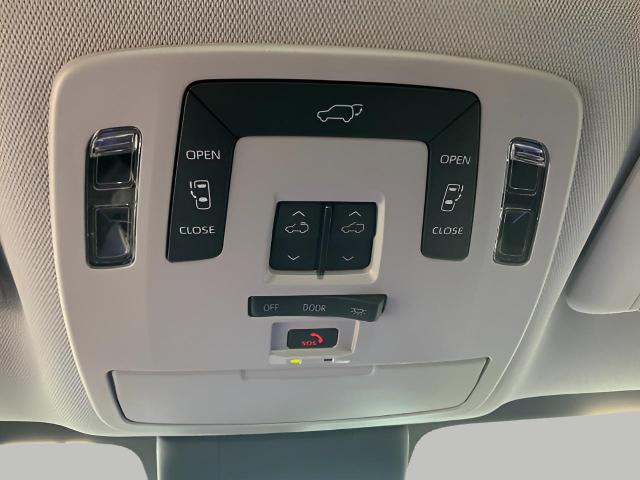 2025 Toyota Sienna Vehicle Photo in Oshkosh, WI 54904