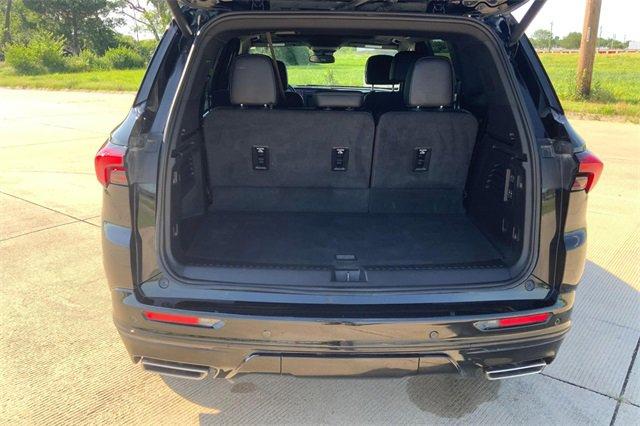 2025 Buick Enclave Vehicle Photo in TOPEKA, KS 66609-0000