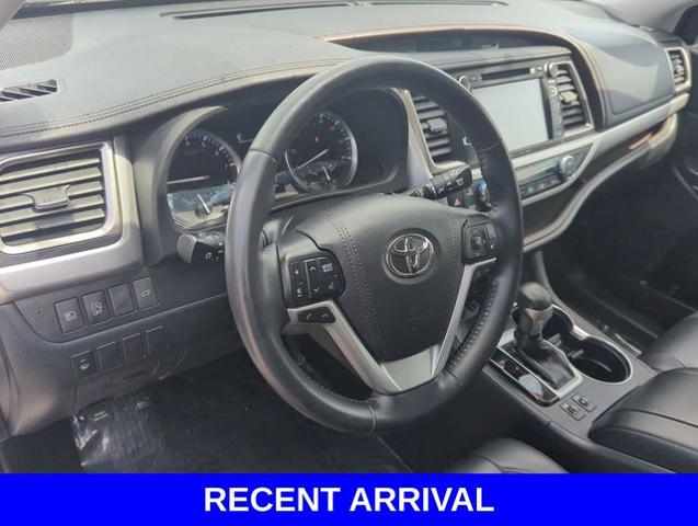 2019 Toyota Highlander Vehicle Photo in Merrillville, IN 46410