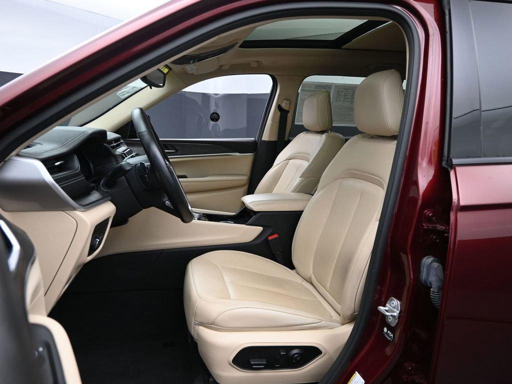 2021 Jeep Grand Cherokee L Vehicle Photo in Cedar Rapids, IA 52402