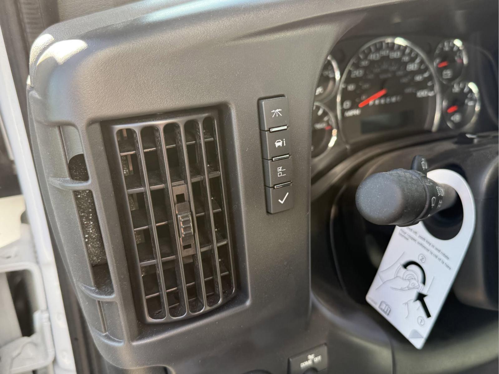 2024 Chevrolet Express Cutaway 3500 Vehicle Photo in GEORGETOWN, TX 78626-7508