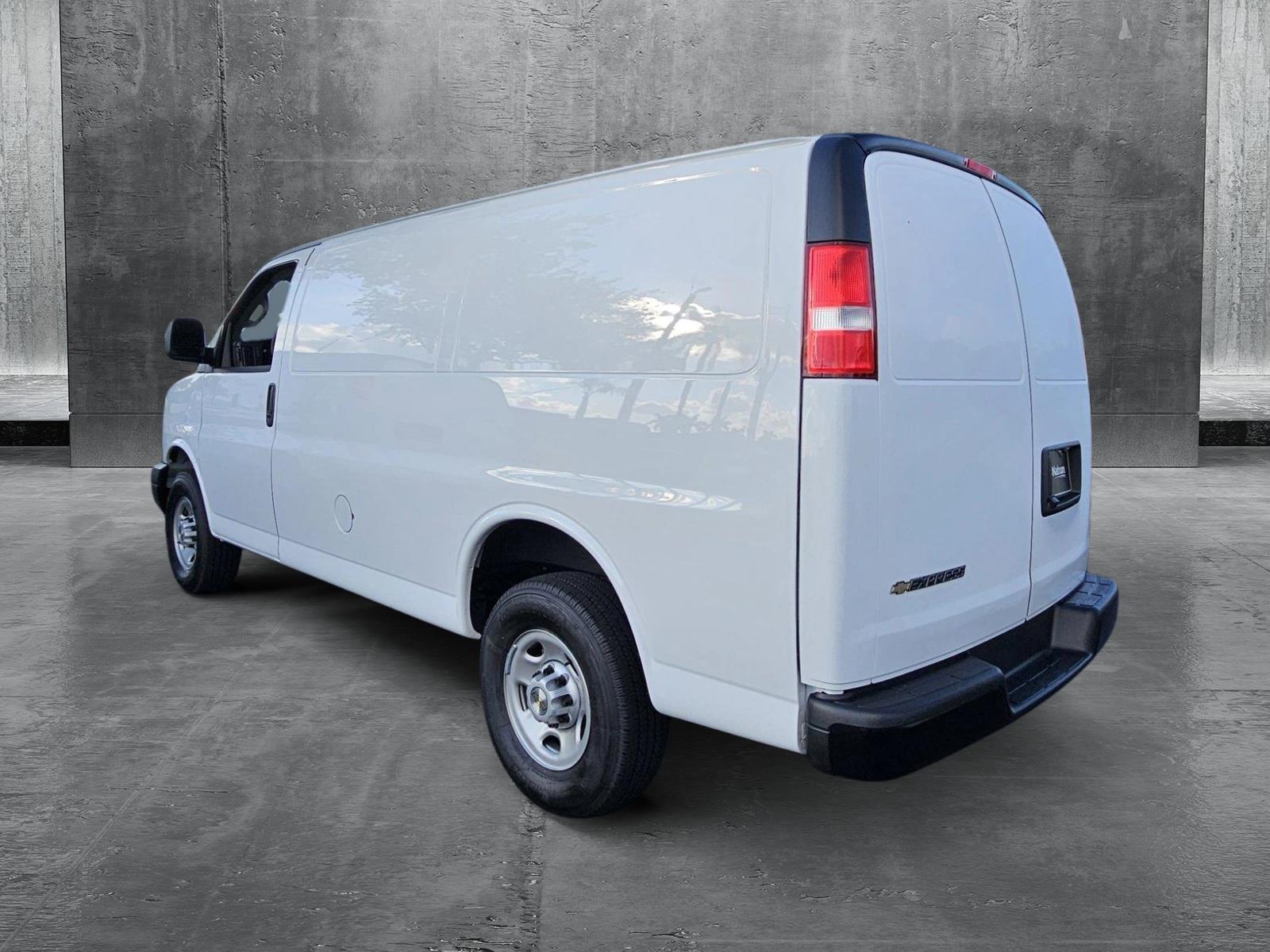 2024 Chevrolet Express Cargo 2500 Vehicle Photo in GREENACRES, FL 33463-3207