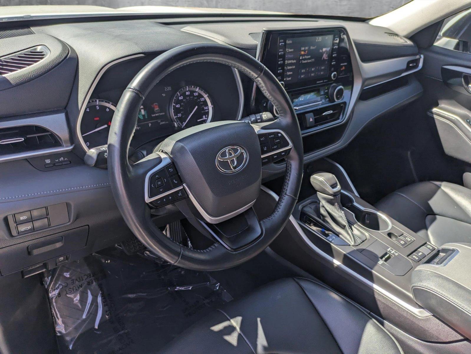 2022 Toyota Highlander Vehicle Photo in GREENACRES, FL 33463-3207