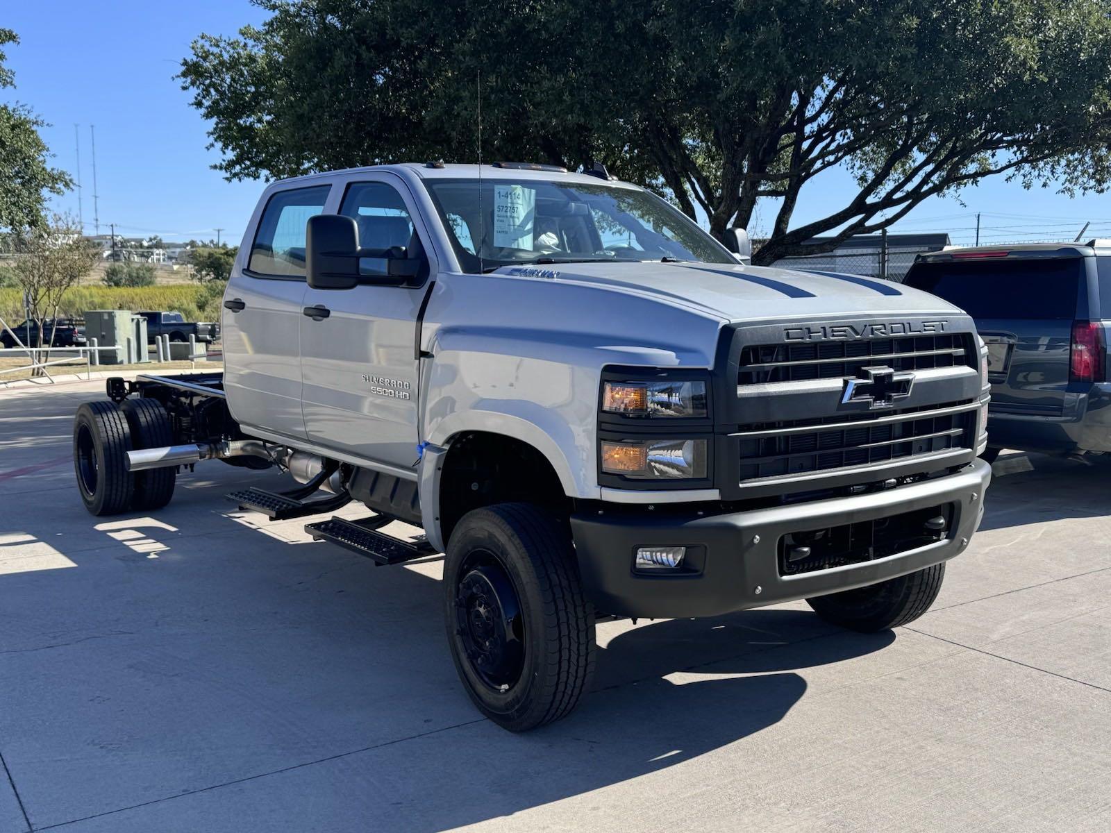 2024 Chevrolet Silverado 5500 HD Vehicle Photo in GEORGETOWN, TX 78626-7508
