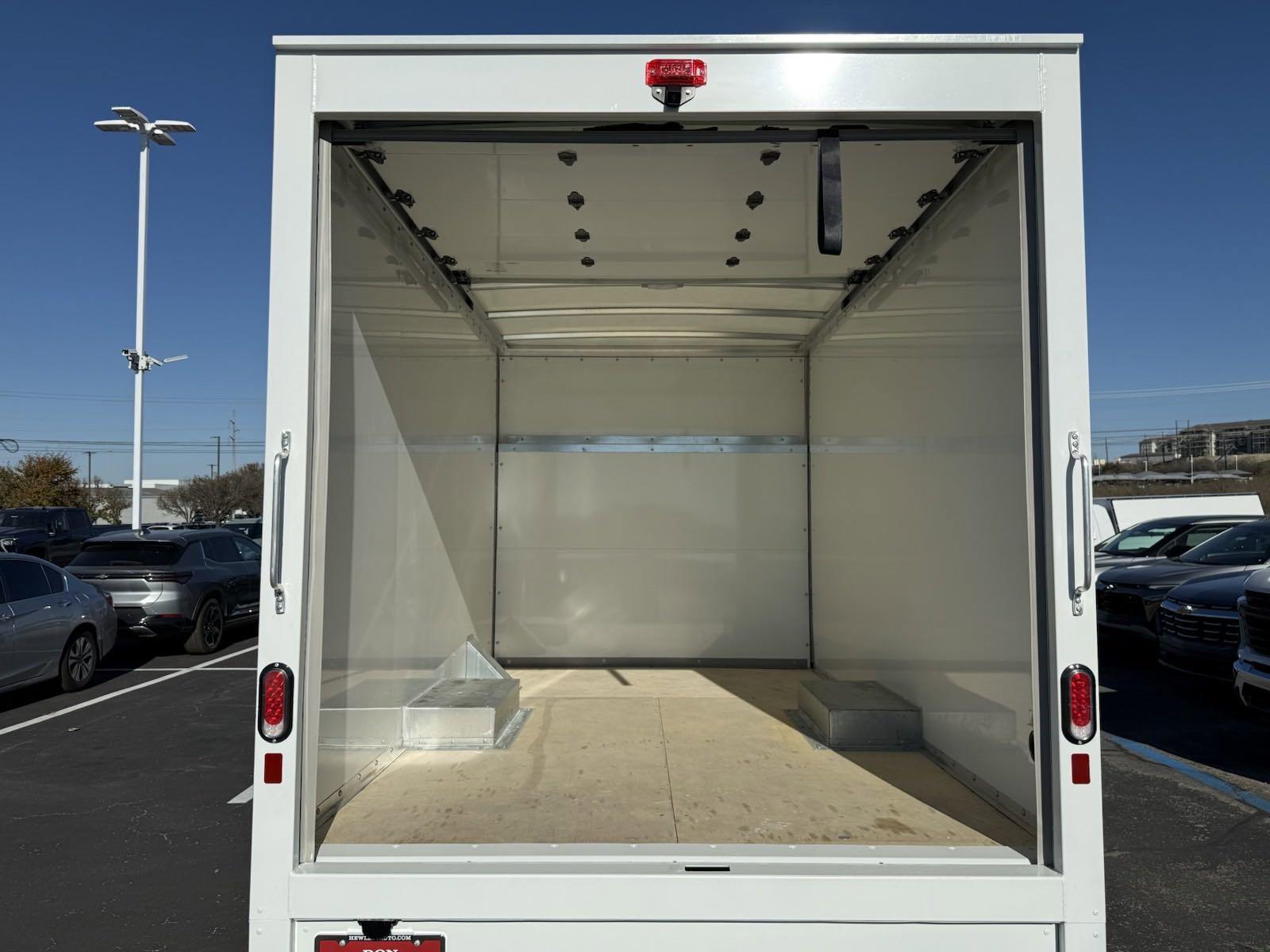 2024 Chevrolet Express Cutaway 3500 Vehicle Photo in GEORGETOWN, TX 78626-7508
