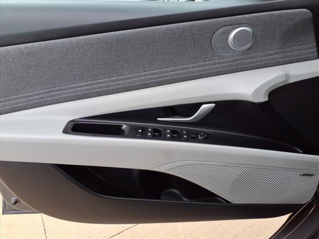 2024 Hyundai ELANTRA Hybrid Vehicle Photo in Peoria, IL 61615