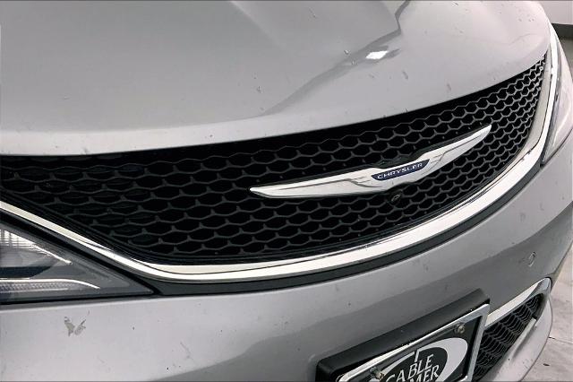 2017 Chrysler Pacifica Vehicle Photo in Lees Summit, MO 64086