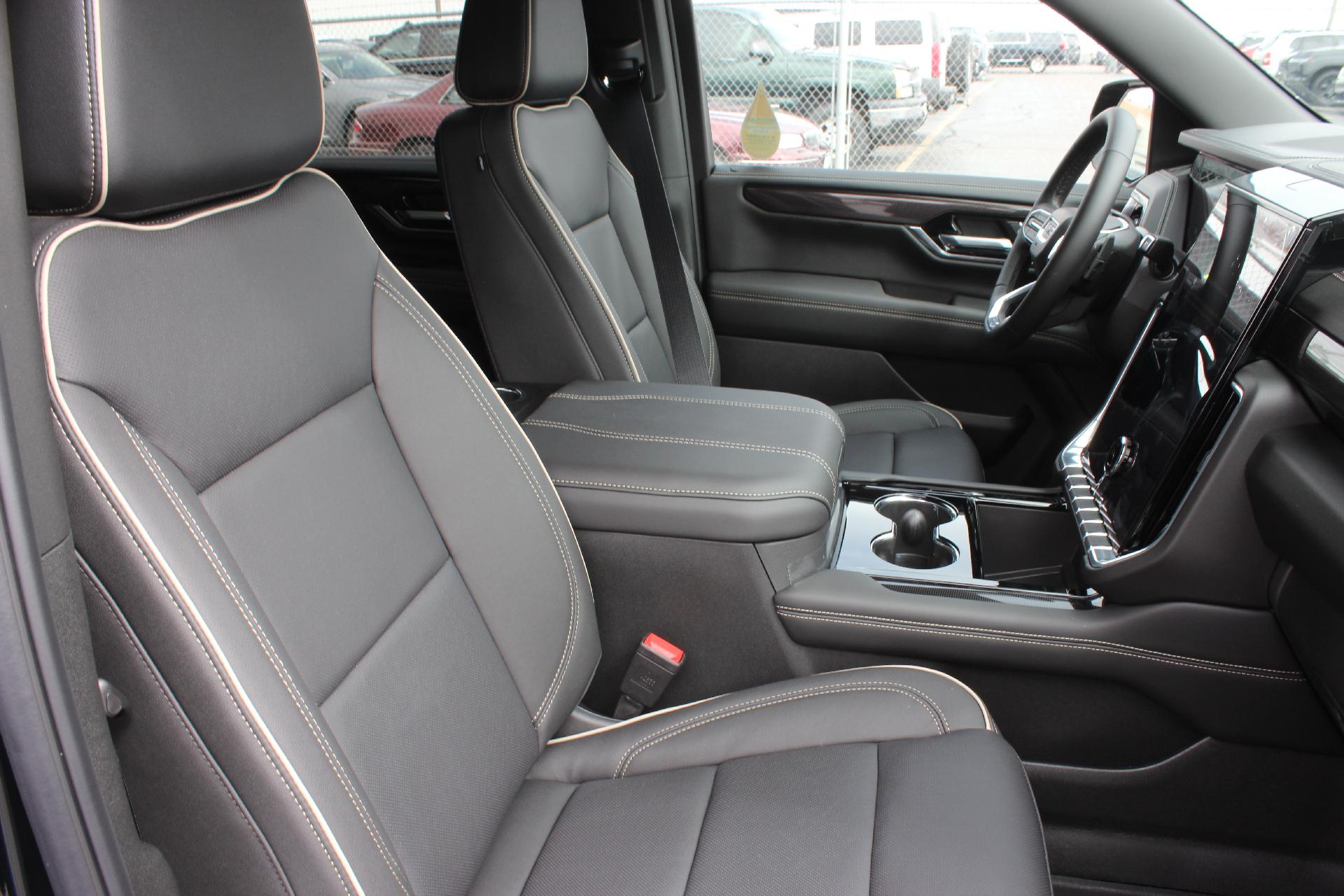 2025 GMC Yukon XL Vehicle Photo in AURORA, CO 80012-4011