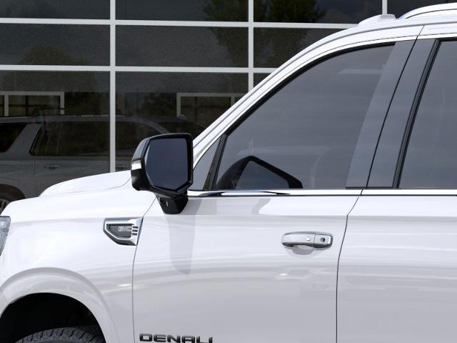 2025 GMC Yukon XL Vehicle Photo in TOPEKA, KS 66609-0000