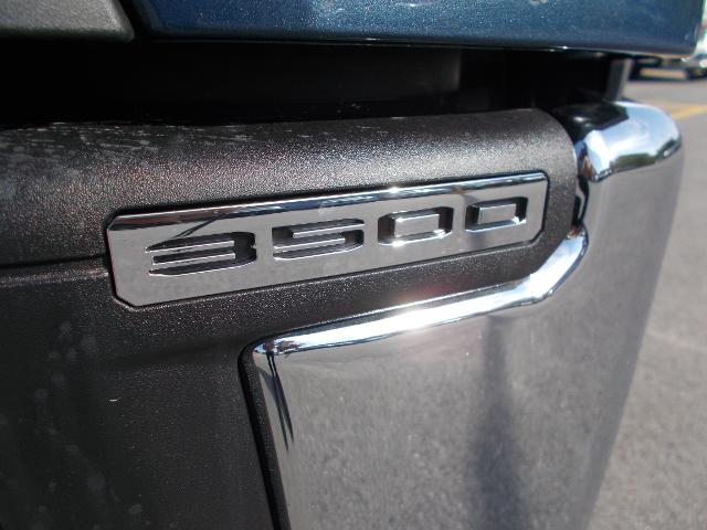 2025 GMC Sierra 3500HD Vehicle Photo in LOWELL, MA 01852-4336