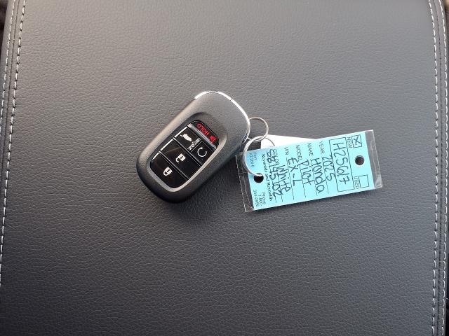 2025 Honda Pilot Vehicle Photo in Oshkosh, WI 54904