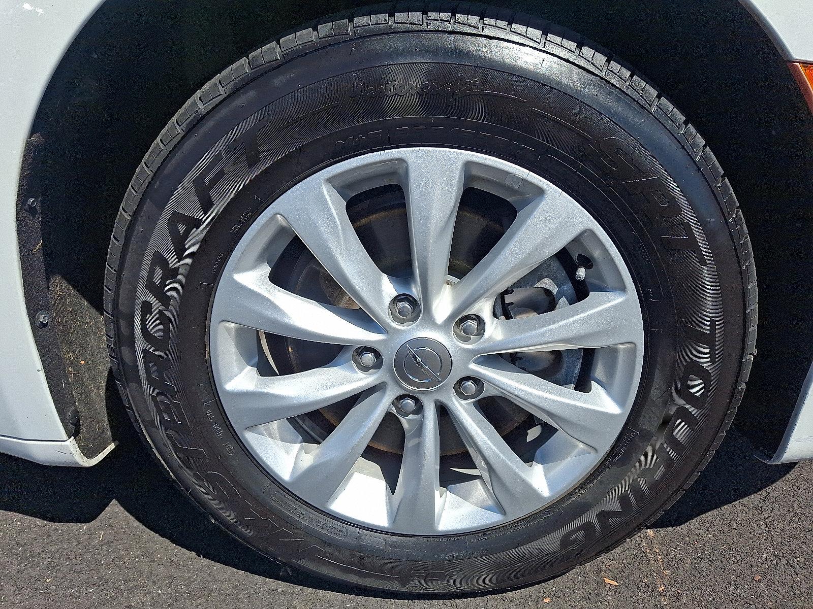 2017 Chrysler Pacifica Vehicle Photo in Easton, PA 18045