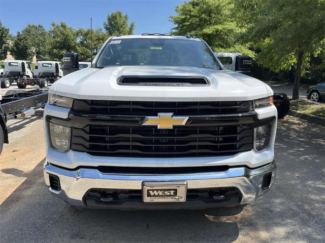 2024 Chevrolet Silverado 3500 HD Chassis Cab Vehicle Photo in ALCOA, TN 37701-3235