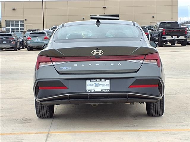 2025 Hyundai ELANTRA Vehicle Photo in Peoria, IL 61615