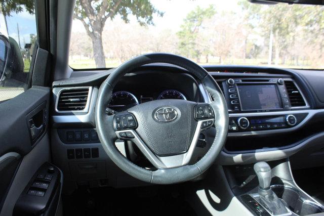 2019 Toyota Highlander Vehicle Photo in HOUSTON, TX 77090