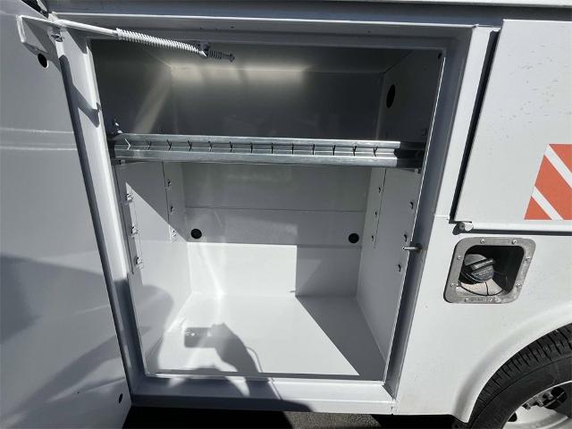 2024 Chevrolet Silverado 3500 HD Chassis Cab Vehicle Photo in ALCOA, TN 37701-3235