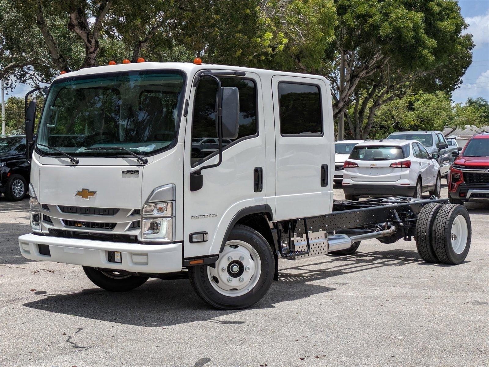 2025 Chevrolet Low Cab Forward 5500 HG Vehicle Photo in GREENACRES, FL 33463-3207