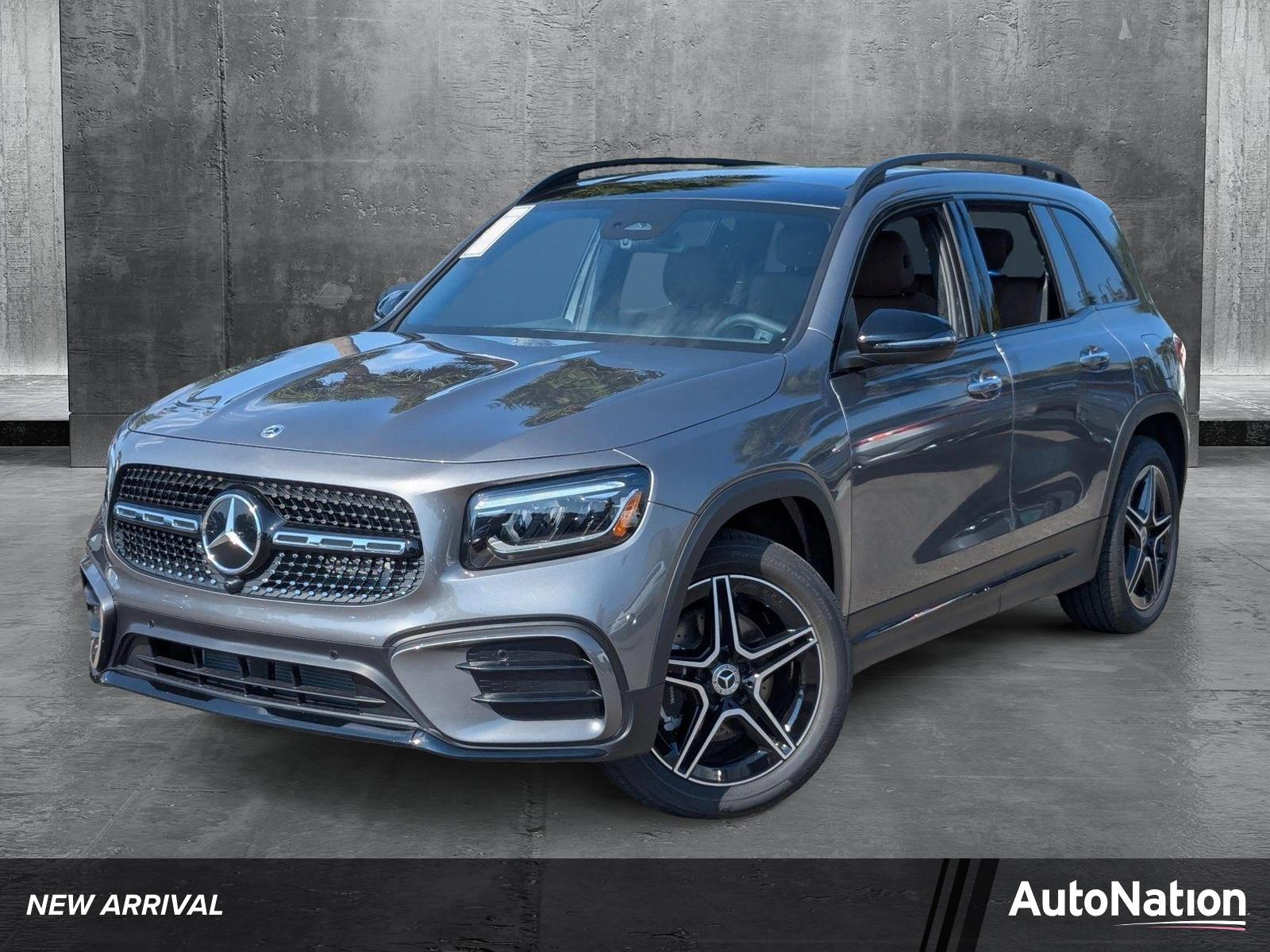 2025 Mercedes-Benz GLB Vehicle Photo in Sarasota, FL 34231