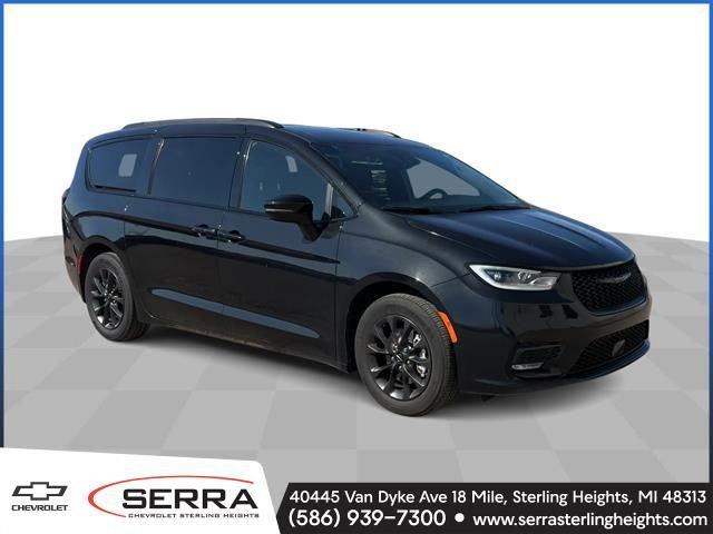 Used 2021 Chrysler Pacifica Touring L with VIN 2C4RC1BGXMR601748 for sale in Sterling Heights, MI