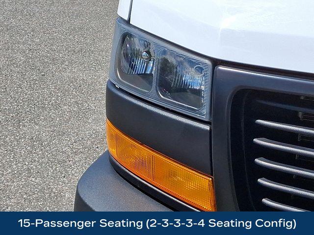 2023 GMC Savana Passenger 3500 Vehicle Photo in DANBURY, CT 06810-5034