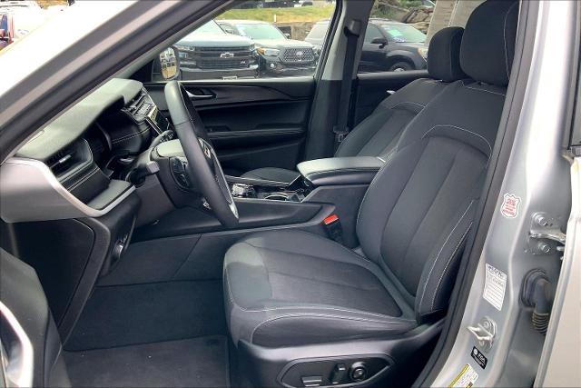 2023 Jeep Grand Cherokee L Vehicle Photo in KANSAS CITY, MO 64114-4502