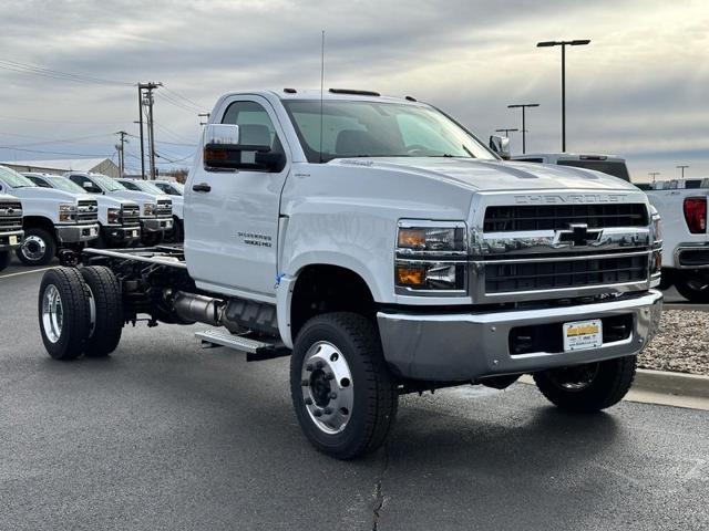 2024 Chevrolet Silverado 5500 HD Vehicle Photo in COLUMBIA, MO 65203-3903