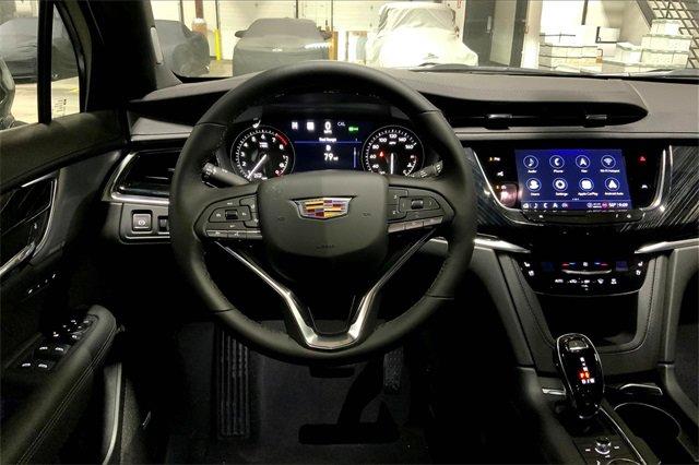 2025 Cadillac XT6 Vehicle Photo in KANSAS CITY, MO 64114-4545