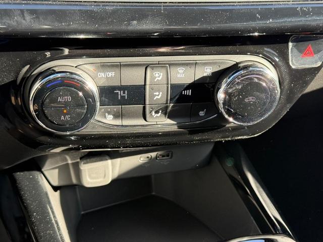 2025 Chevrolet Trax Vehicle Photo in COLUMBIA, MO 65203-3903