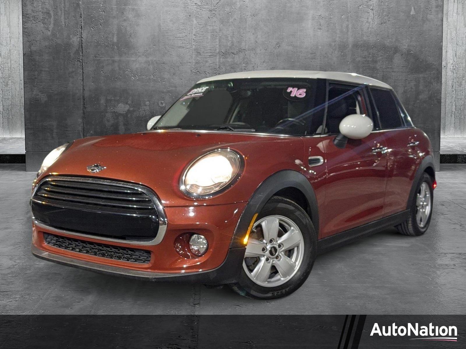 2016 MINI Cooper Hardtop 4 Door Vehicle Photo in MIAMI, FL 33134-2699