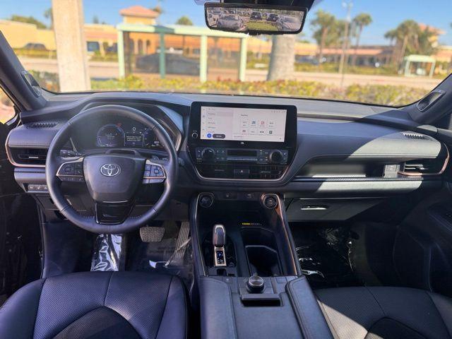 2024 Toyota Grand Highlander Vehicle Photo in DELRAY BEACH, FL 33483-3294