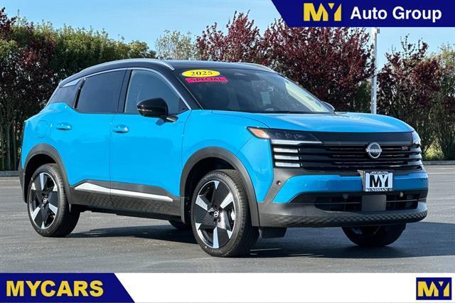 2025 Nissan Kicks SR photo 2