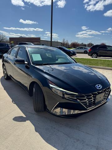 2021 Hyundai ELANTRA Vehicle Photo in Peoria, IL 61615